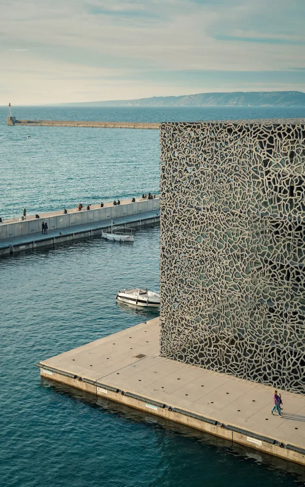 Mucem face à la mer à Marseille
