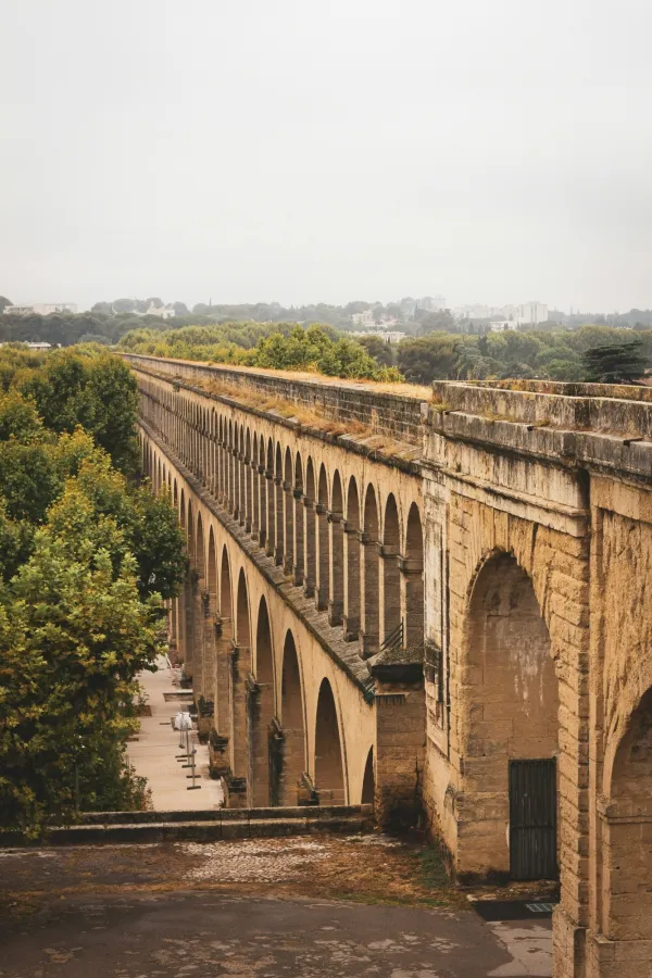 Aqueduc des Arceaux à Montpellier, emblème du quartier des Arceaux